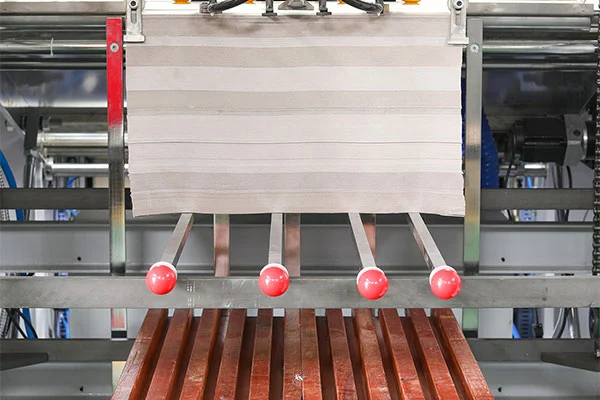 प्रिंट फिनिशिंग के लिए इंटेलिजेंट लैमिनेटिंग को अधिक टिकाऊ विकल्प क्या बनाता है?